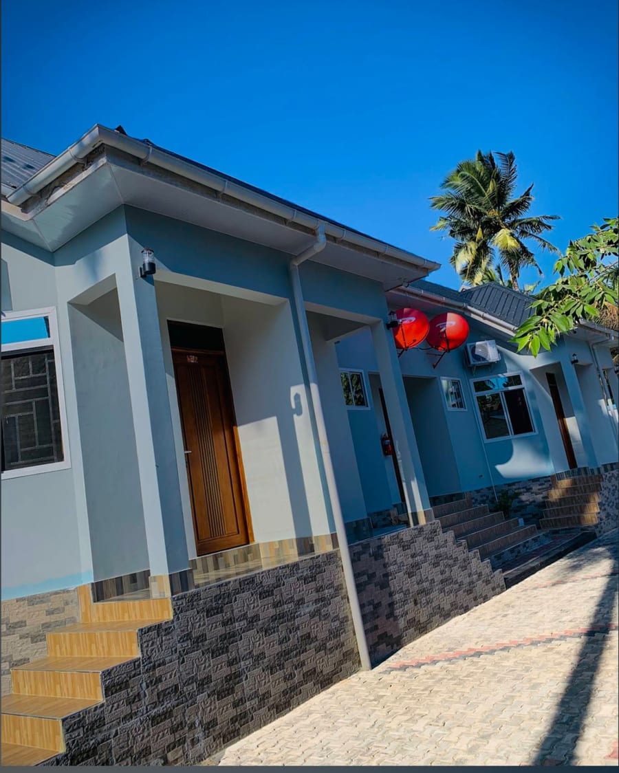 Lodge frontage with palm trees
