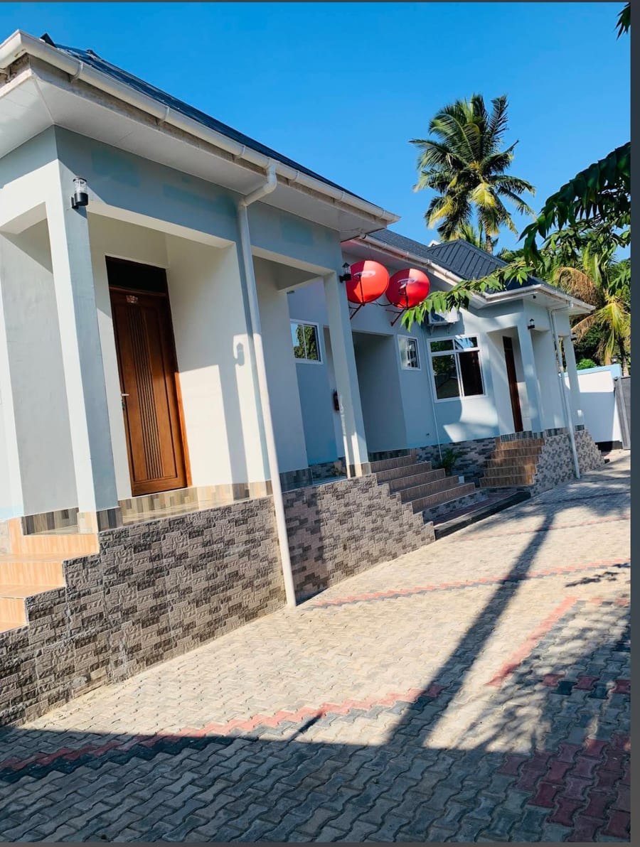 Welcoming entrance and paved driveway